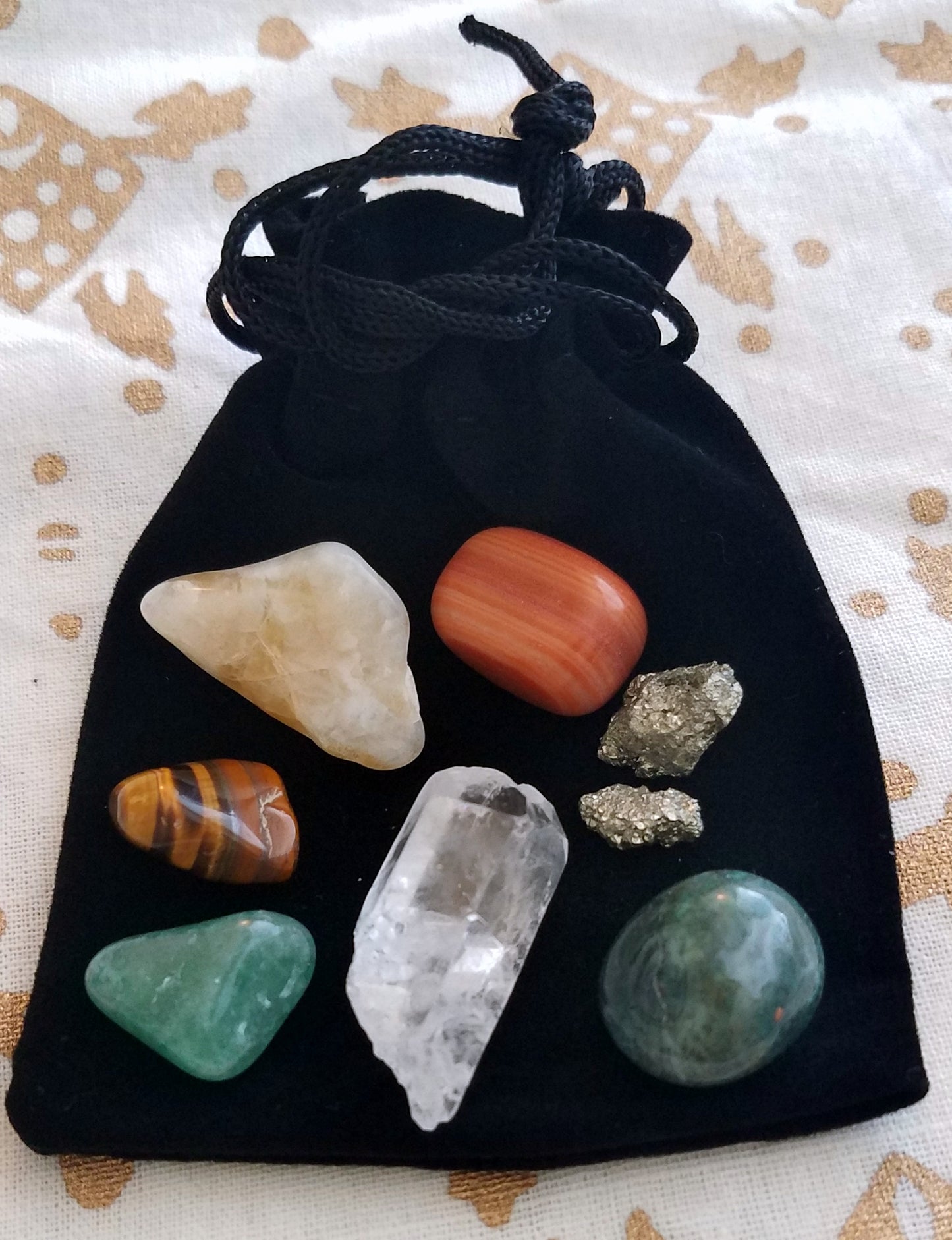 crystals , healing crystals,  dani tworek, chakras, aura, seattle, meditate, tarot, old soul, automatic writing, abundance, manifestation